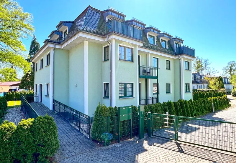 Luxus pur! Wohnen am See, mit 250m² eigenem Garten, 2 Balkonen, Kamin,  eine der Top-0,01% Wohnungen — photo 1